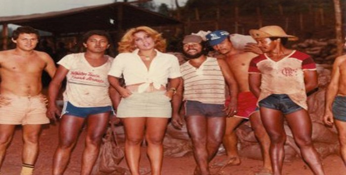Rita Cadillac lança biografia e recebe fãs - OFuxico Rita Cadillac lança biografia e recebe fãs - OFuxico
