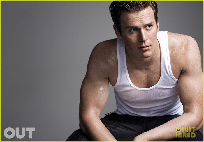 See Jonathan Groff Bare It All for Beyoncé at Cowboy Carter Tour