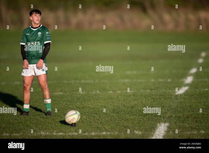 Can anyone kick in rugby?