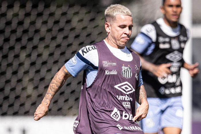Soteldo é reintegrado e treina com elenco do Santos após demissões de ... Soteldo Idade