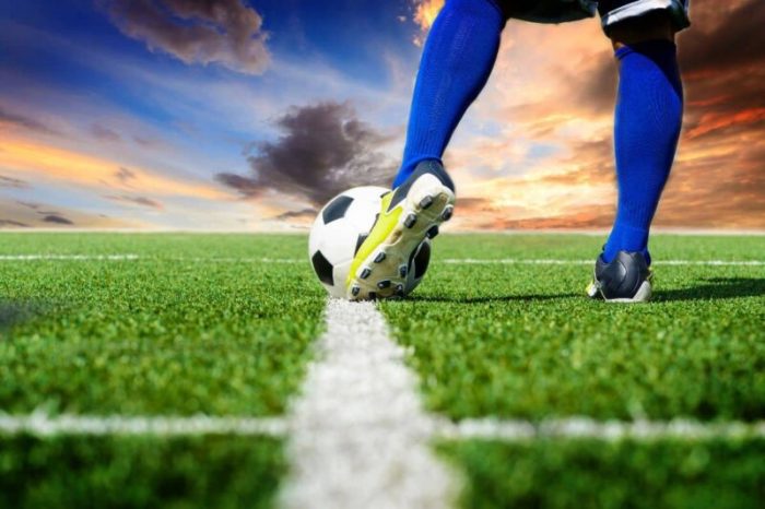 What's the difference between soccer and rugby?