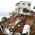 Chuvas provocam alagamentos e deslizamento em Maceió; veja IMAGENS