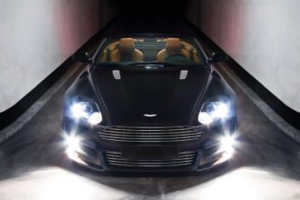 Comparação entre a Aston Martin antiga e a atual