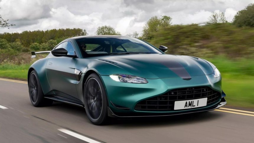 Repercussão da mídia na mudança da imagem de Aston Martin