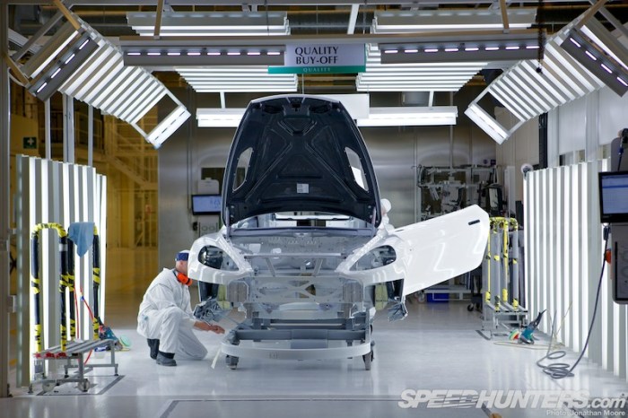 Aston morgen baut magna kult carscoops rapide expected autocar tyrepress