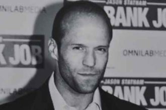 Como calcular o patrimônio líquido de Jason Statham com base em dados públicos
