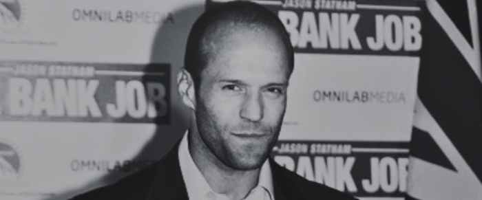 Como calcular o patrimônio líquido de Jason Statham com base em dados públicos