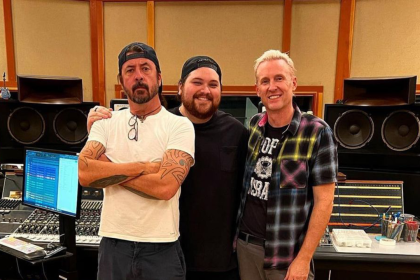 Mudanças na dinâmica da banda foo fighters após a entrada de josh freese
