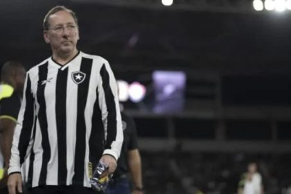 Cristiano Ronaldo no Botafogo? Renato Paiva brinca e se refere a Textor: “Pergunta deve ser feita em outra língua”