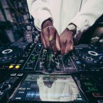 Música de luta com DJs em diferentes cidades