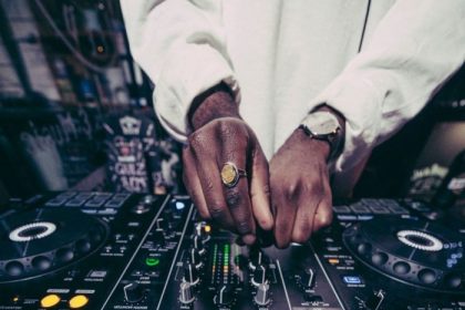 Música de luta com DJs em diferentes cidades