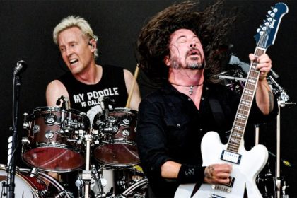 Relação entre josh freese e o vocalista dos foo fighters