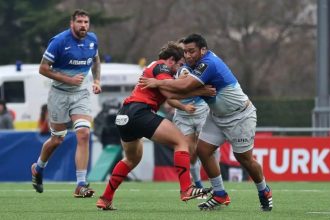 Do rugby players wear shoulder pads