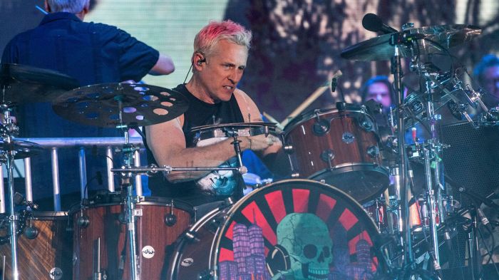 Impactante de josh freese nos arranjos musicais dos foo fighters