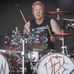 Diferenças entre o estilo musical de josh freese e os demais bateristas dos foo fighters