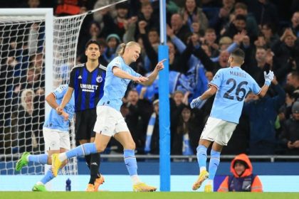Haaland marca mais um, City goleia e assume liderança do Inglês ...