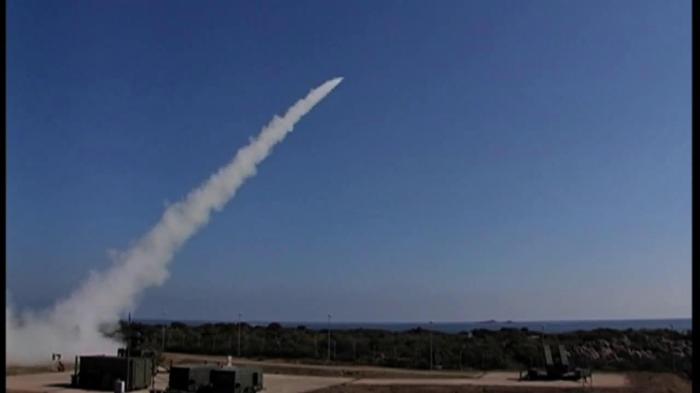 Il missile russo distrugge il sistema di difesa aerea ucraino - Video