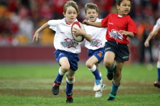 What kind of people play rugby?