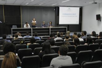 Doença do Beijo: infectologista do Hospital da Mulher explica o que é ...