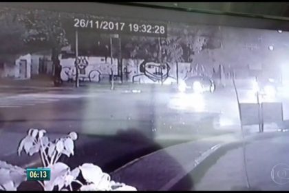 Vídeo: Parentes de advogada morta em acidente fazem homenagens e ...