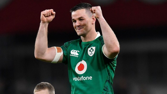 Does play stop in rugby?
