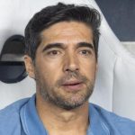Hugo Souza, do Corinthians, é ovacionado em escalação do Brasil