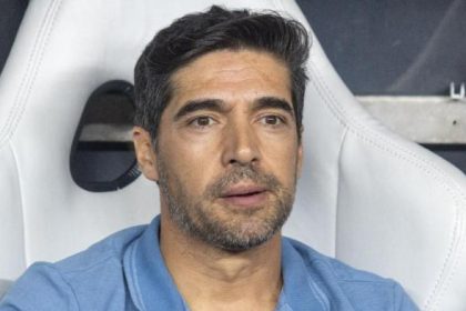 Hugo Souza, do Corinthians, é ovacionado em escalação do Brasil