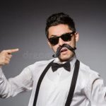 Homem Novo Com Bigode Falso Foto de Stock - Imagem de postura, tiro ...