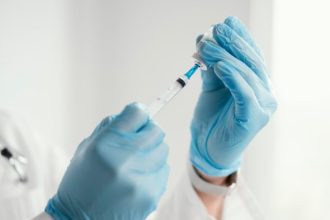Pfizer pede registro de vacina para bronquiolite - Jornal Opção