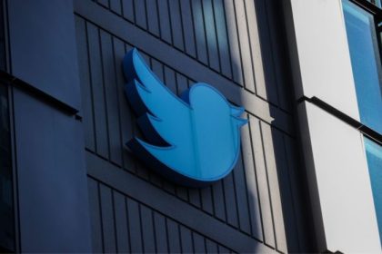 Twitter fica fora do ar para milhares de usuários