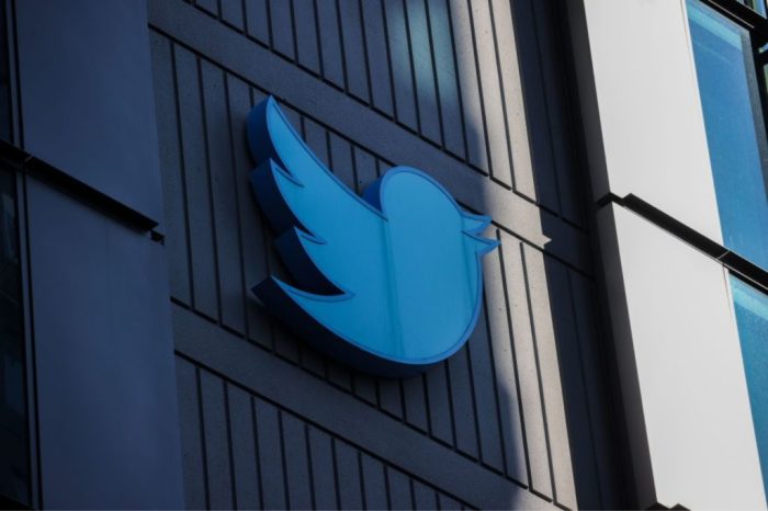 Twitter fica fora do ar para milhares de usuários